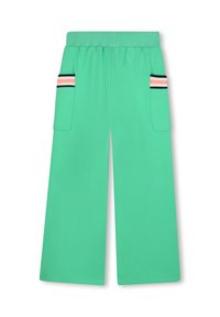 Groene cargo-broek met wijde pijpen, gemaakt van zachte stof. De broek heeft twee zijzakken met contrasterende gestreepte accenten in zwart, roze en wit.