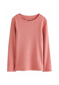 Langärmliges, geripptes, staubiges rosa Crewneck-Shirt mit einem einfachen, figurnahen Design, auf einem weißen Hintergrund präsentiert.