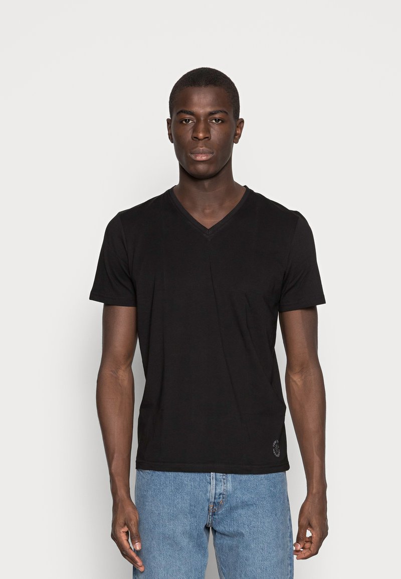 black tee v neck
