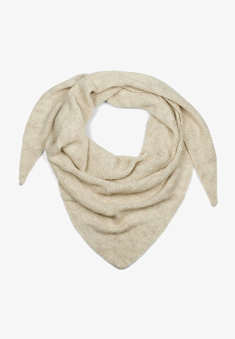 Écharpe triangulaire en tricot beige avec un motif texturé, disposée en spirale lâche sur un fond blanc.