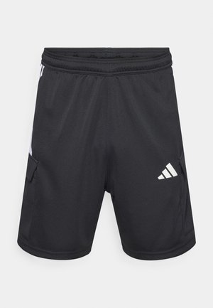 Svarte treningssshorts laget av lett materiale, med to sidelommer, elastisk midje og en hvit Adidas-logo nederst til høyre.