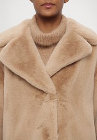 STAND STUDIO CAMILLE COCOON COAT - Geacă - powder beige