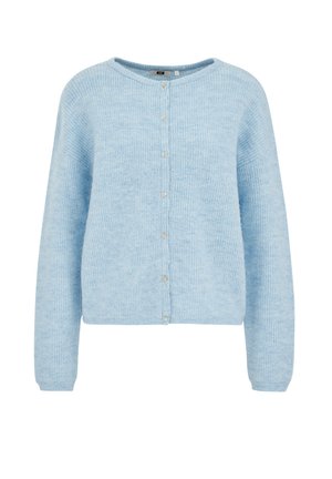 Cardigan en tricot doux de couleur bleu clair, avec des manches longues et sept petits boutons ronds sur le devant.