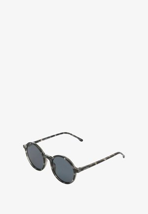 Lunettes de soleil rondes avec des verres foncés, monture en écaille de tortue grise et fines branches noires. Présente une finition texturée sur la monture.