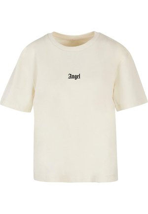 Krēmveida kokvilnas t-krekls ar īsām piedurknēm un apaļu kakla izgriezumu, kam priekšā melnā skriptu burtiem ir uzraksts "Angel".