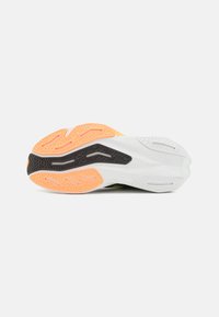 New Balance FUELCELL REBEL V4 - Apavi skriešanai pa asfaltu - black