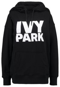 Sudadera negra con un gran logotipo blanco "IVY PARK". Cuenta con un bolsillo frontal, cordones en la capucha y puños y dobladillo acanalados.