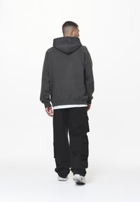 Pegador LOGO OVERSIZED HALF ZIP HOODIE - Kapucni - washed volcano grey
