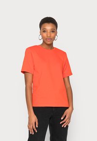 Gestuz JORY TEE - T-shirt estampada - red alert