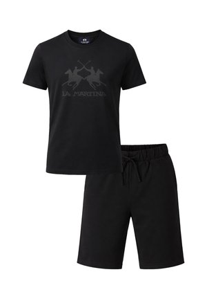 T-shirt nera a manica corta con logo di giocatori di polo incrociati e testo "La Martina", abbinata a pantaloncini neri con coulisse.