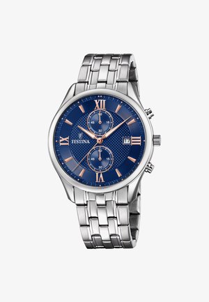 Reloj de acero inoxidable plateado con un dial texturizado azul, acentos en rosa oro, números romanos y tres subdiales. Cuenta con una ventana de fecha.