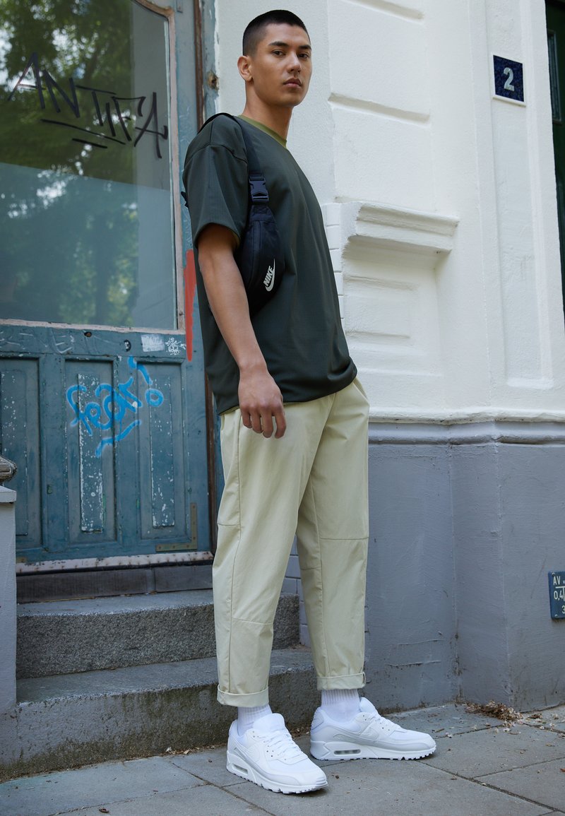 mens white nike air max 90 trainers