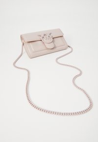 Pinko LOVE ONE VERNICE PIPING - Torba čez telo - cipria/antique gold-coloured