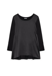 Top nero a maniche lunghe con un davanti liscio e satinato e un tessuto nero testurizzato sulle maniche. Scollo rotondo e design dell'orlo curvo.
