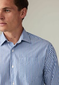 Next STRIPE REGULAR FIT - Vapaa-ajan kauluspaita - blue white
