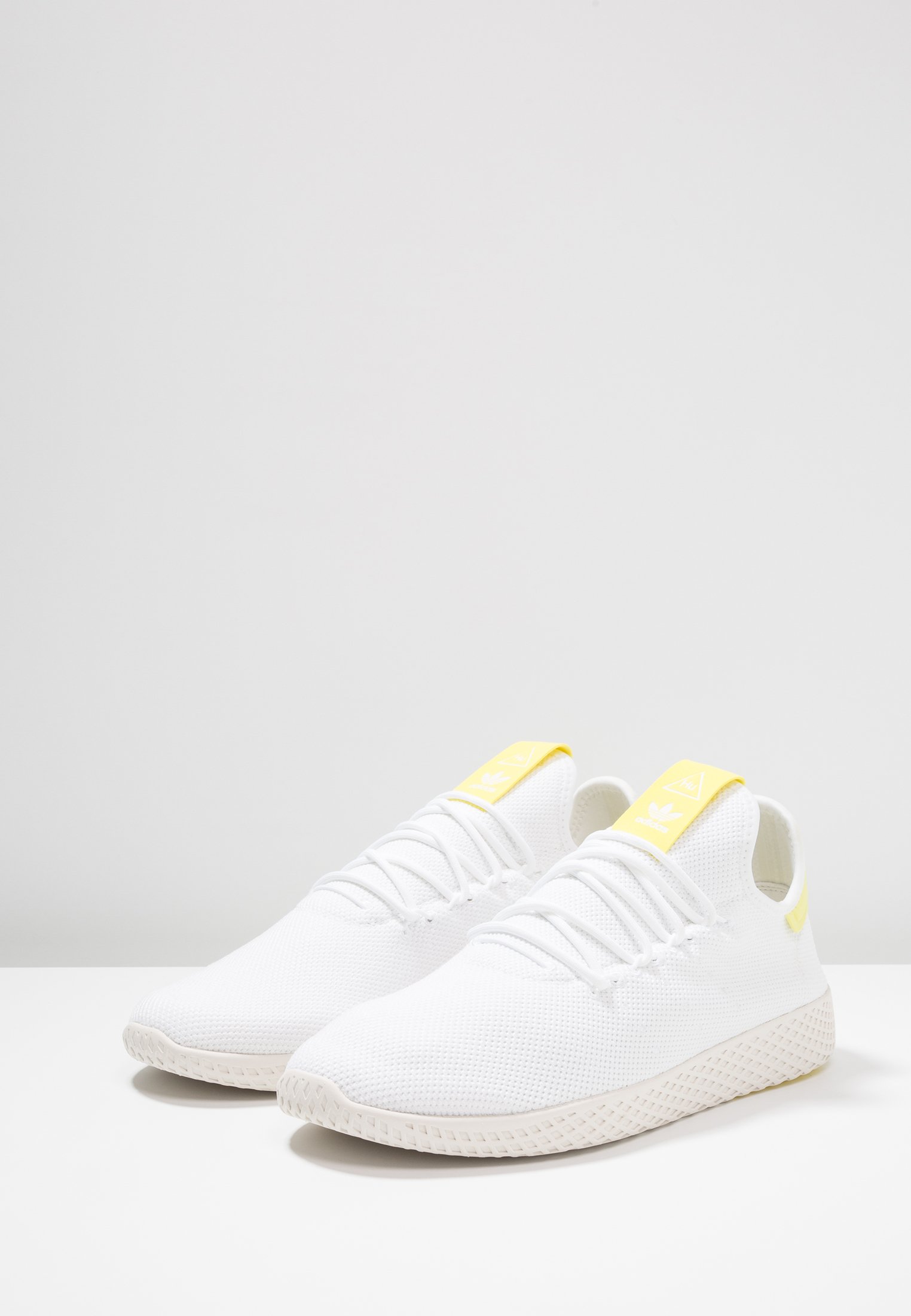 pw tennis white