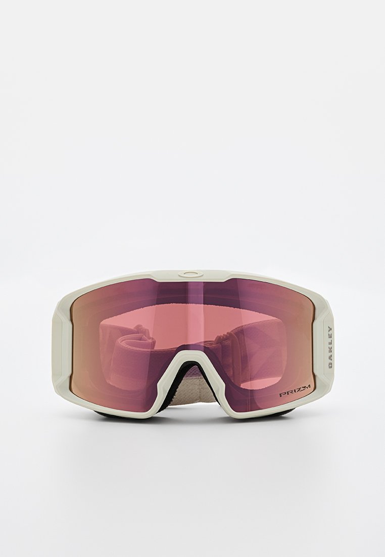 Skibrille mit einem weißen Rahmen, großen rosa getönten Gläsern, schwarzer Innenpolsterung und verstellbarem Band mit "Oakley"-Markierung.