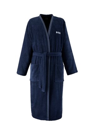 Peignoir en éponge bleu marine à manches longues, poches avant, ceinture à la taille, bordure rayée et logo "BOSS" sur la poitrine gauche.
