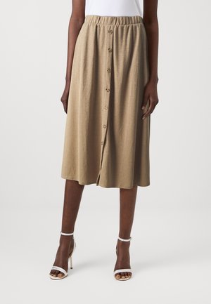 Kaki midi-rok met een elastische tailleband en knoopsluiting aan de voorkant. Gemaakt van zachte stof met een gladde textuur en subtiele glans.