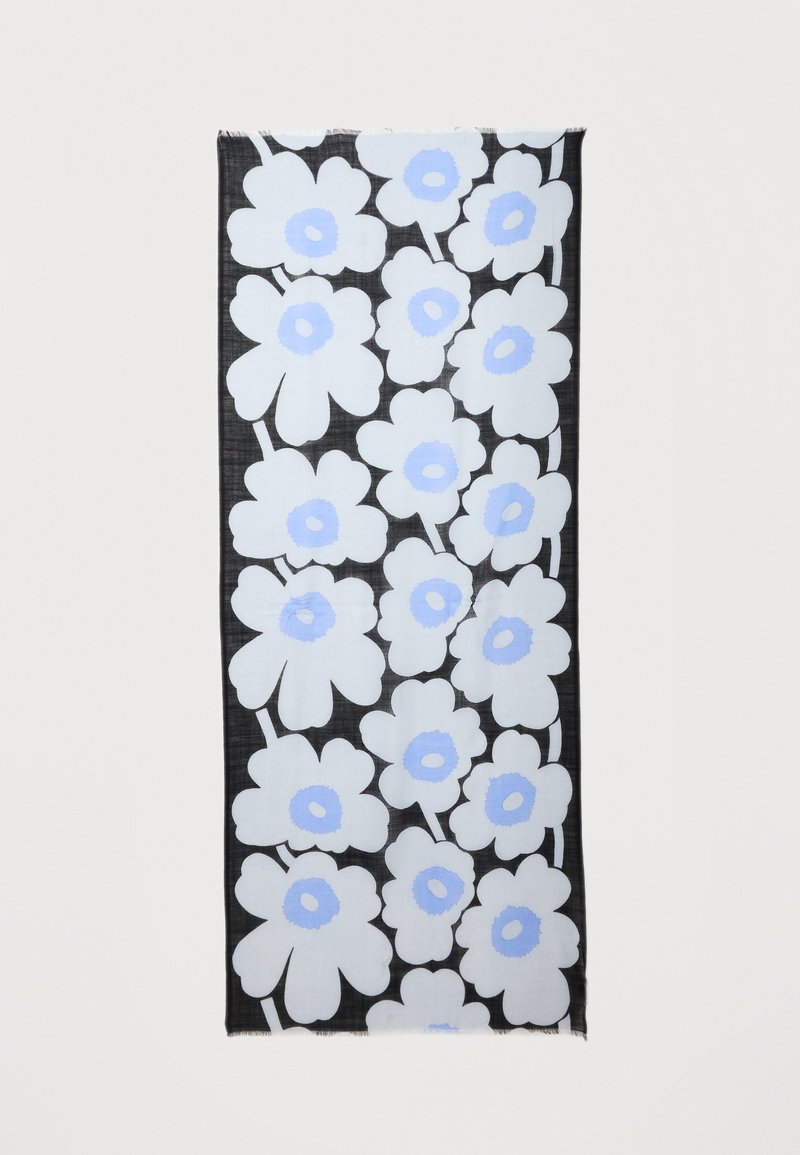 Μαύρο ορθογώνιο ύφασμα με επαναλαμβανόμενο μοτίβο μεγάλων λευκών λουλουδιών με ανοιχτό μπλε κέντρα.