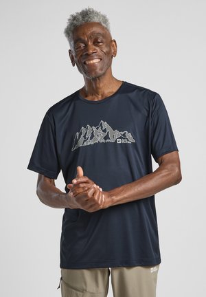 T-shirt blu navy a maniche corte con grafica di montagne e logo. Realizzato in un tessuto leggero e strutturato, adatto per attività all'aperto.