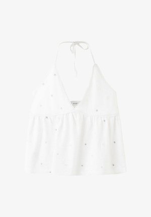 Biely top s halter výstrihom s vyšívaním eyelet, výstrihom do V a zaväzovaním na krku, s voľným a prúdiacim strihom pod prsníkmi.