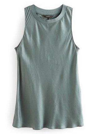 Hihaton, salviavihreä satiininen toppi pyöreällä pääntiellä ja hienovaraisella kiillolla, aseteltu tasaiselle pinnalle, jossa "NEXT"-merkkilappu näkyy kauluksen sisäpuolella.