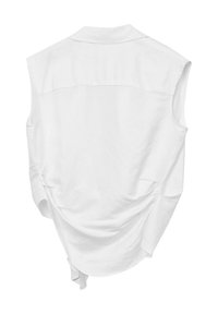 Top bianco senza maniche con colletto a bottoni, caratterizzato da una vestibilità rilassata e dettaglio drappeggiato sulla schiena. Realizzato in tessuto leggero.