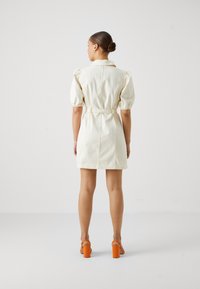 ONLY Petite ONLVIBBE BELT DRESS  - Dongerikjole - ecru
