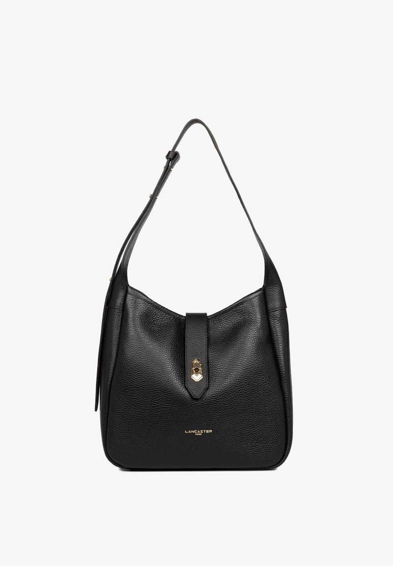 Schwarze Lederhandtasche mit strukturierter Oberfläche, ausgestattet mit einem goldenen Hardware-Detail auf der Vorderseite und einem einstellbaren Schulterriemen.
