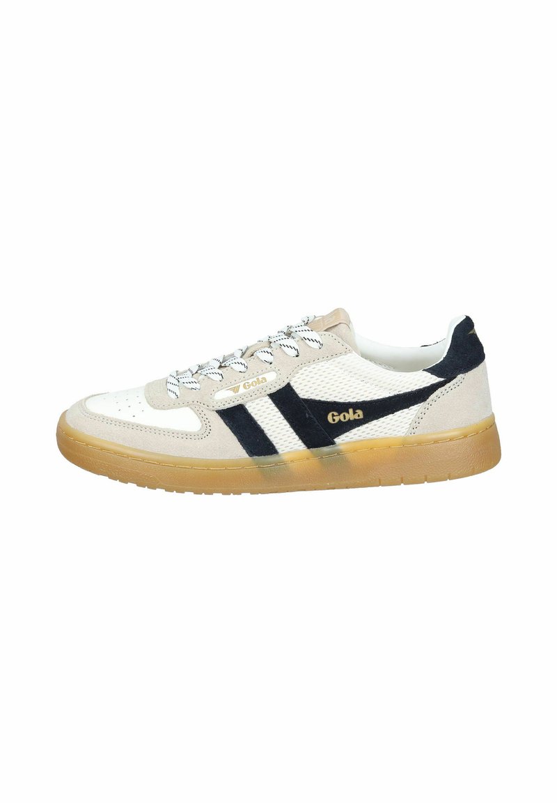 Sneakers met een crème bovenkant, zwarte suède accenten en mesh panelen. Bevat een gestructureerde rubberen zool en gestreepte details aan de zijkanten.