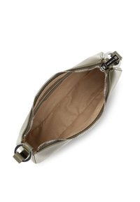 Una borsa con cerniera di colore chiaro vista dall'alto, che mostra un rivestimento interno liscio e una cerniera metallica con un pratico tirante circolare.