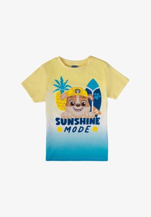T-shirt gialla a maniche corte con una grafica di un cane dei cartoni animati, un ananas e una tavola da surf, con la scritta "SUNSHINE MODE" in grassetto blu.
