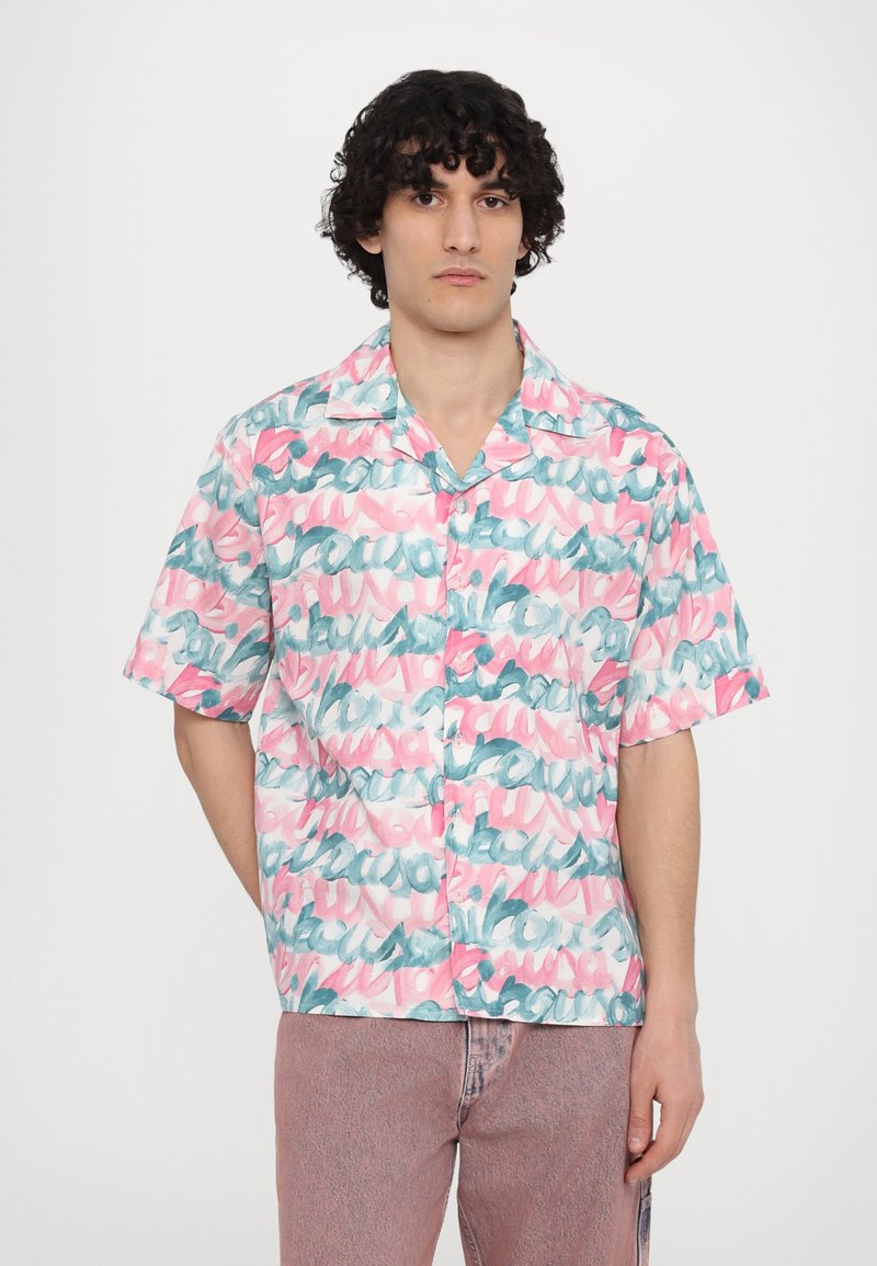 Short-sleeve shirt in pastel pink and turquoise with a watercolor-style abstract pattern. Lightweight fabric and relaxed fit.