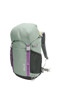 Ανοιχτό πράσινο σακίδιο πεζοπορίας με μοβ ιμάντες, δίχτυα πλαϊνές θήκες, επενδεδυμένους ιμάντες ώμου και επάνω κλείσιμο τύπου ρολού, με το λογότυπο Jack Wolfskin.