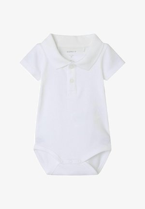 Hvid polo-style baby body med korte ærmer, tre knapper ved halsen og trykknaplukning forneden. Glat bomuldsmateriale.