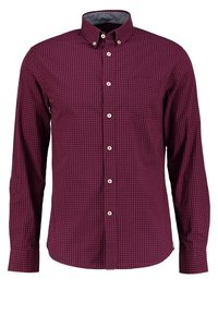 Chemise homme à manches longues avec un petit motif à carreaux en rouge foncé et noir, avec un col boutonné.