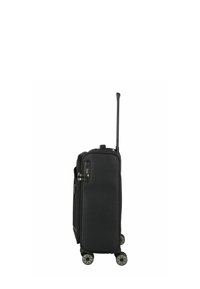 Maleta negra con superficie texturizada, asa extensible, cuatro ruedas y una cerradura de combinación en el lateral para mayor seguridad.