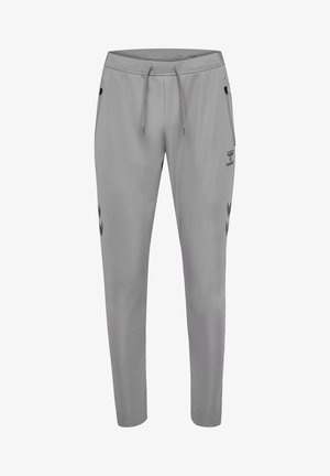 Pantalons de survêtement gris à coupe ajustée, avec une taille élastique à cordon de serrage, des poches latérales et un logo noir ainsi que des accents. Tissu lisse et léger.