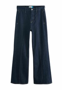 Weite dunkelblaue Denim-Jeans mit kontrastierenden orangefarbenen Nähten, ausgestattet mit zwei vorderen Taschen und einem regulären Bund.