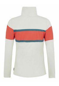 Langärmliger cremefarbener Pullover mit hohem Kragen, der am oberen Rücken und an den Ärmeln mit einem breiten horizontalen korallenfarbenen Streifen verziert ist, der von dünneren türkisfarbenen Streifen umrandet wird.