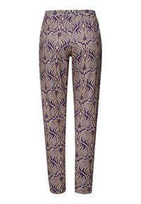 Mönstrade byxor i en tan- och lila-design, med ett blommönster. Tillverkade av lätt tyg med en slim fit.