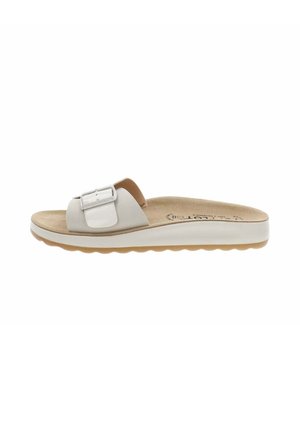 Sandalia beige tipo slide con correa ancha ajustable y hebilla blanca, plantilla acolchada, suela plana con ligera banda de rodadura para uso casual.