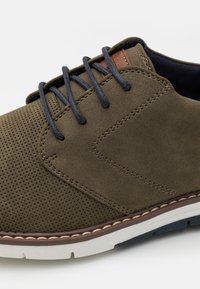 Pier One Zapatos de vestir con cordones - olive