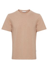 Tricou cu mânecă scurtă de culoare maro deschis, fabricat dintr-un material moale. Prezintă un gât rotund și un mic accent cu logo pe partea stângă a pieptului.