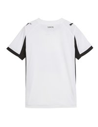Una camiseta atlética de manga corta blanca presenta acentos negros en los hombros, un tejido suave y el número "1901" impreso en el cuello de la parte trasera.