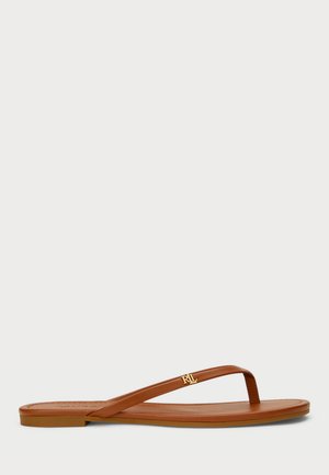 Bruna platta flip-flops i slätt läder, med en guldig logotypaccent och minimalistisk design med platt sula.