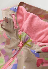 Nevybráno, multi dino