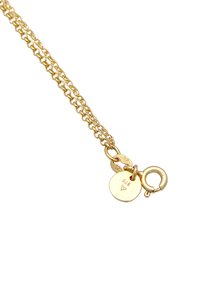 Collana in oro placcato con maglie rotonde, dotata di chiusura a moschettone e due pendenti stampati con "925" per indicare il contenuto di argento.