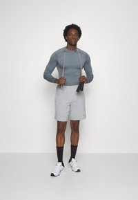 Nike Performance PRO - Hosszú ujjú felső - smoke grey/black